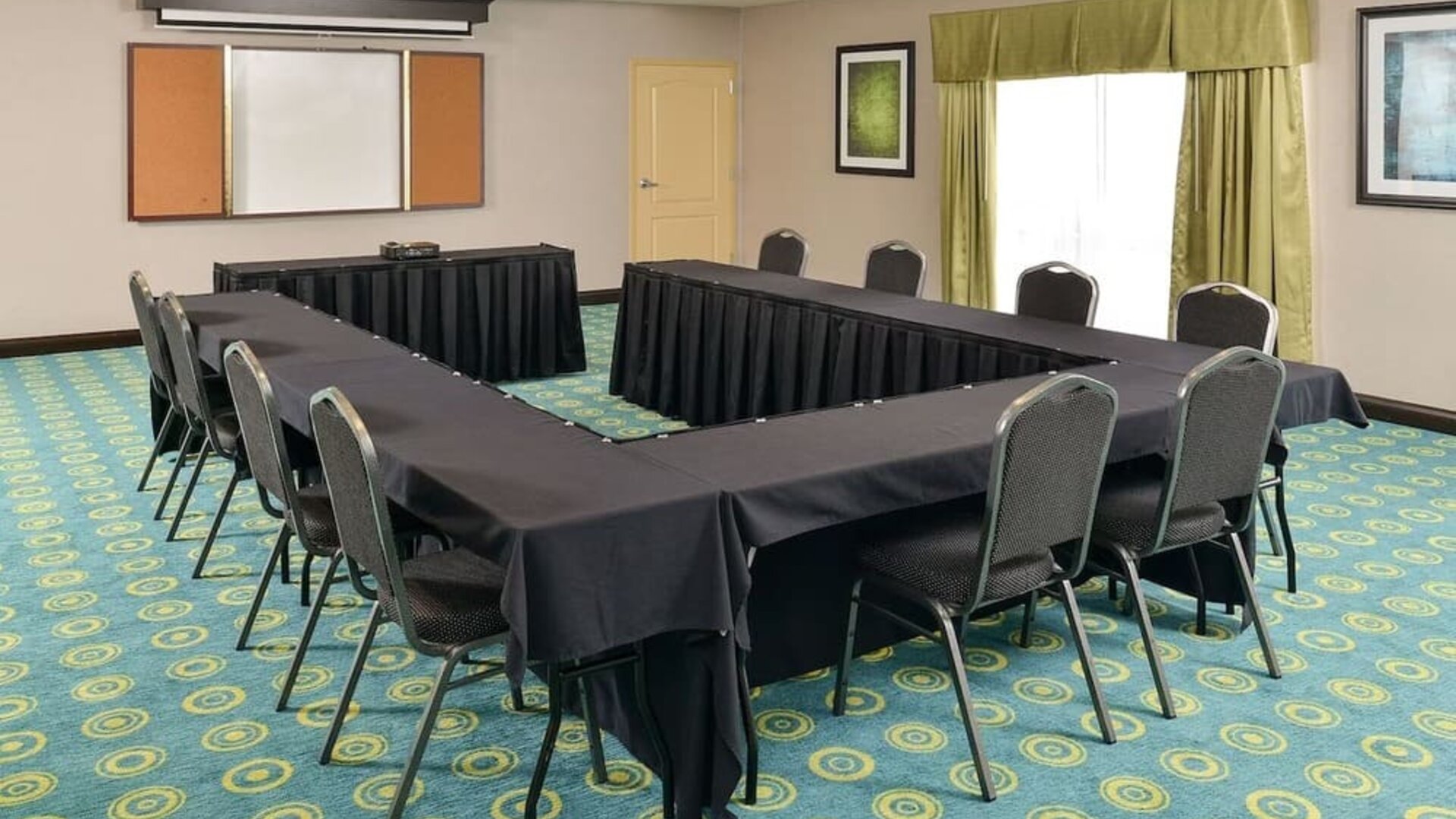 Professional meeting room at Hampton Inn Iowa City/University Area.
