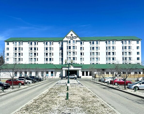 Divya Sutra Plaza and Conference Centre Calgary Airport