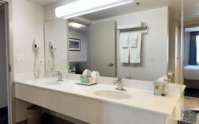 Divya Sutra Plaza and Conference Centre Calgary Airport