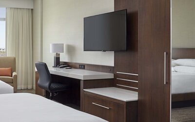 Calgary Airport Marriott In-Terminal Hotel