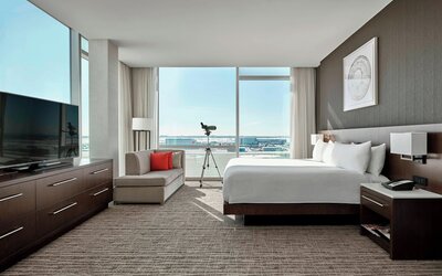 Calgary Airport Marriott In-Terminal Hotel