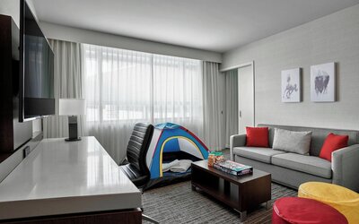 Calgary Airport Marriott In-Terminal Hotel