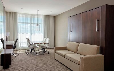 Calgary Airport Marriott In-Terminal Hotel