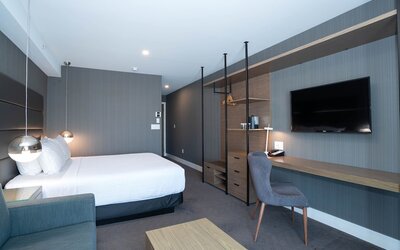 Sandman Signature Calgary Airport Hotel
