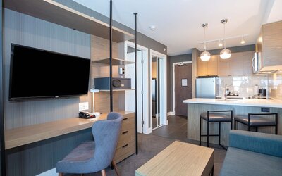 Sandman Signature Calgary Airport Hotel
