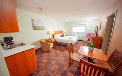 Service Plus Inns and Suites Calgary