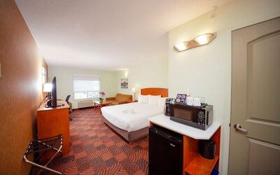 Service Plus Inns and Suites Calgary