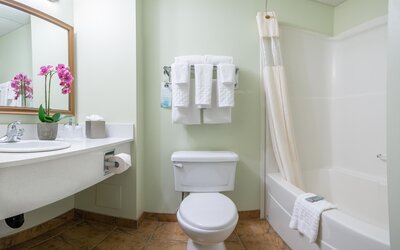 Service Plus Inns and Suites Calgary
