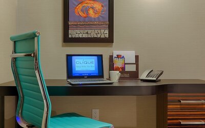 Hotel Clique Calgary Airport