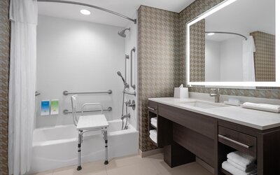 Home2 Suites by Hilton Des Moines at Drake University