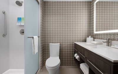 Home2 Suites by Hilton Des Moines at Drake University