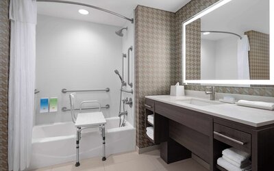 Home2 Suites by Hilton Des Moines at Drake University