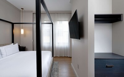 Hotel Fort Des Moines, Curio Collection by Hilton