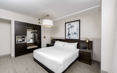Hotel Fort Des Moines, Curio Collection by Hilton