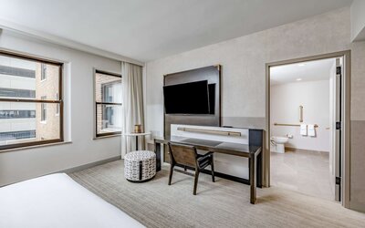 Hotel Fort Des Moines, Curio Collection by Hilton