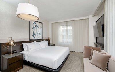 Hotel Fort Des Moines, Curio Collection by Hilton