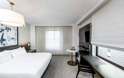 Hotel Fort Des Moines, Curio Collection by Hilton