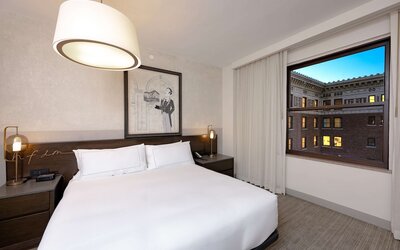 Hotel Fort Des Moines, Curio Collection by Hilton