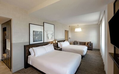 Hotel Fort Des Moines, Curio Collection by Hilton