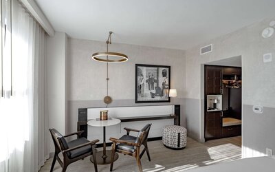 Hotel Fort Des Moines, Curio Collection by Hilton