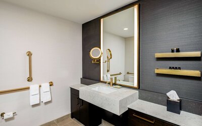Hotel Fort Des Moines, Curio Collection by Hilton