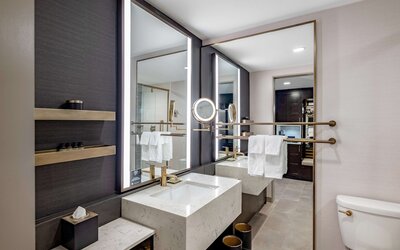 Hotel Fort Des Moines, Curio Collection by Hilton