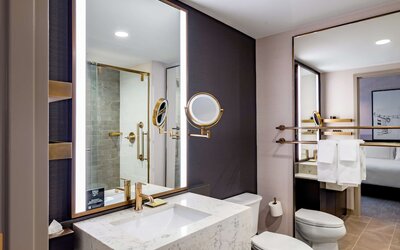 Hotel Fort Des Moines, Curio Collection by Hilton