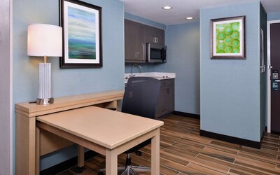 Homewood Suites by Hilton Des Moines Airport