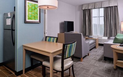 Homewood Suites by Hilton Des Moines Airport