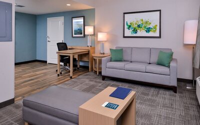 Homewood Suites by Hilton Des Moines Airport