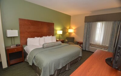 AmericInn by Wyndham Des Moines Airport