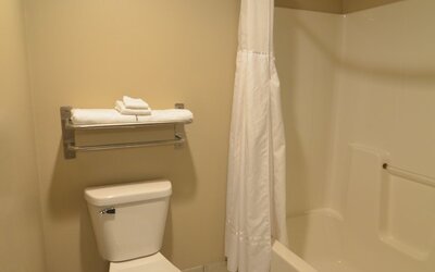 AmericInn by Wyndham Des Moines Airport