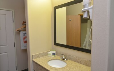 AmericInn by Wyndham Des Moines Airport