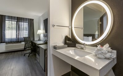 La Quinta Inn & Suites by Wyndham Des Moines West Clive