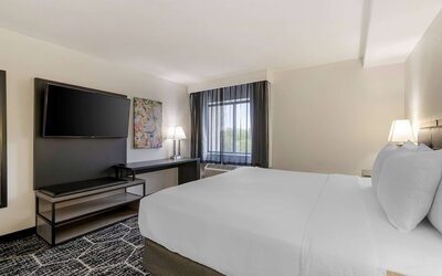 La Quinta Inn & Suites by Wyndham Des Moines West Clive
