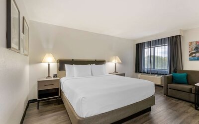 La Quinta Inn & Suites by Wyndham Des Moines West Clive