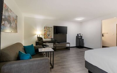 La Quinta Inn & Suites by Wyndham Des Moines West Clive