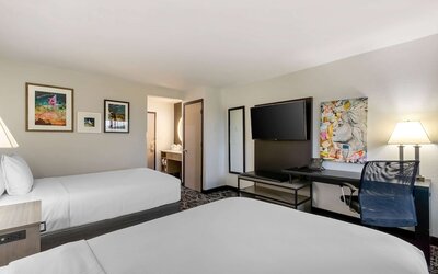 La Quinta Inn & Suites by Wyndham Des Moines West Clive
