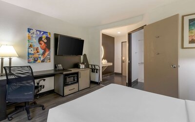 La Quinta Inn & Suites by Wyndham Des Moines West Clive