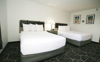 La Quinta Inn & Suites by Wyndham Des Moines West Clive