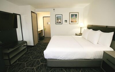 La Quinta Inn & Suites by Wyndham Des Moines West Clive