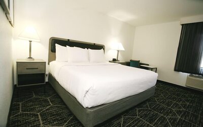 La Quinta Inn & Suites by Wyndham Des Moines West Clive