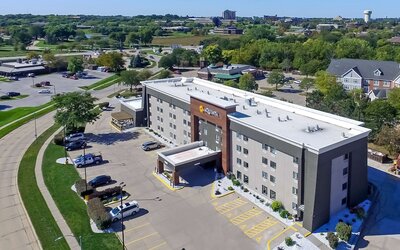 La Quinta Inn & Suites by Wyndham Des Moines West Clive