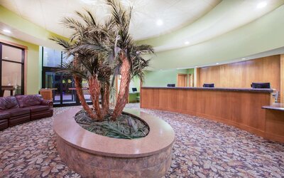 Ramada Tropics Resort & Conf Center by Wyndham Des Moines