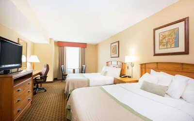 Ramada Tropics Resort & Conf Center by Wyndham Des Moines