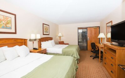 Ramada Tropics Resort & Conf Center by Wyndham Des Moines