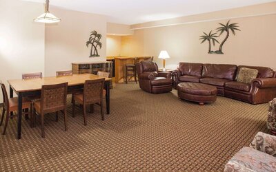 Ramada Tropics Resort & Conf Center by Wyndham Des Moines