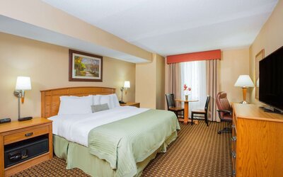 Ramada Tropics Resort & Conf Center by Wyndham Des Moines