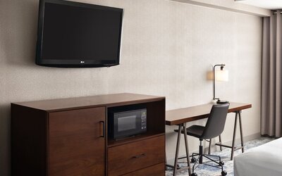 Four Points by Sheraton Edmonton South