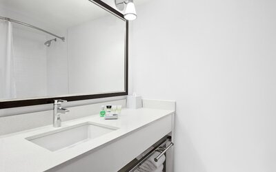 Four Points by Sheraton Edmonton South